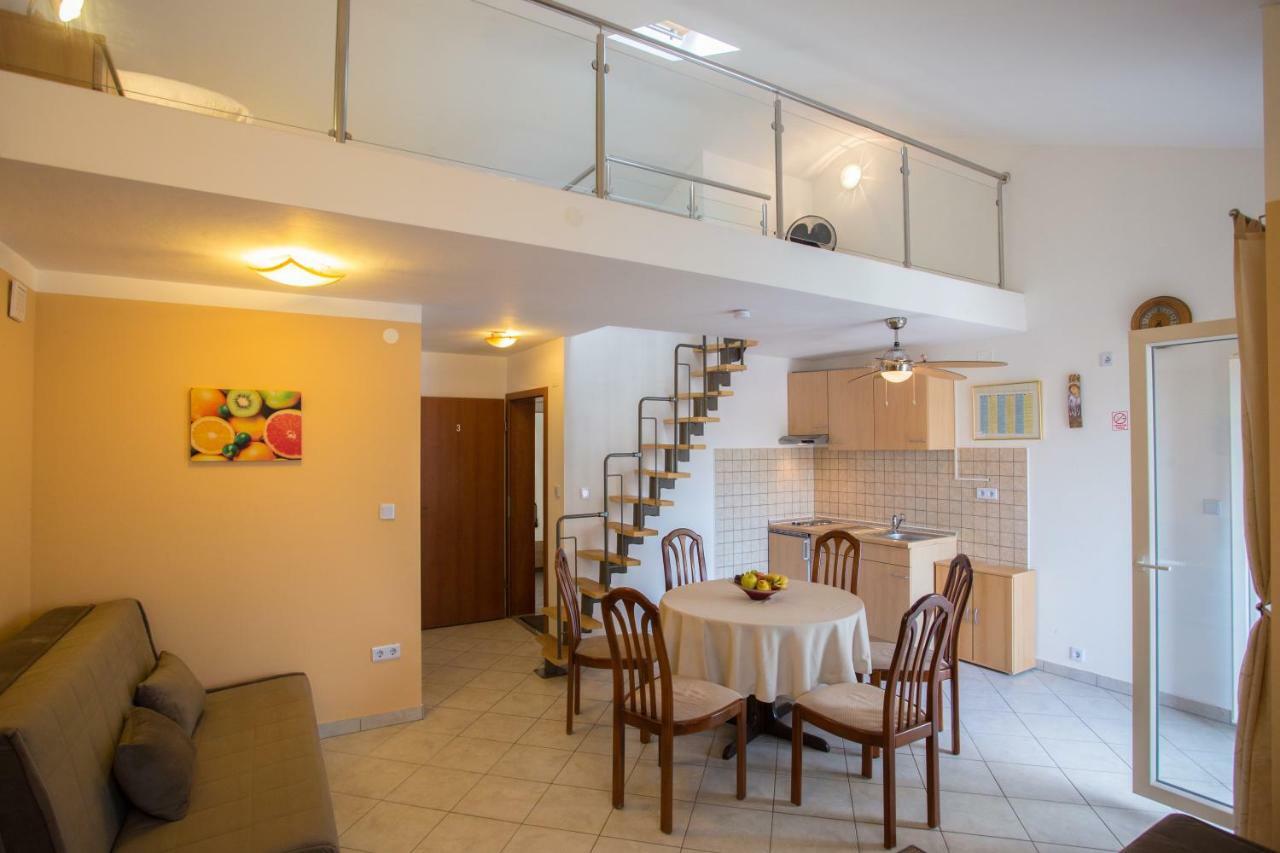 Apartment Smuljic Vrboska Exterior foto